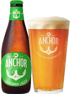 amerikanisches Bier Anchor California Lager in der 0,35 l Bierflasche mit vollem Bierglas