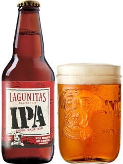 Bier aus den USA Lagunitas IPA in der 0,355 l Bierflasche mit vollem Bierglas