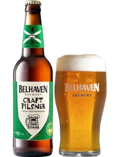 schottisches Bier Belhaven Craft Pilsner in der 33 cl Bierflasche mit vollem Bierglas